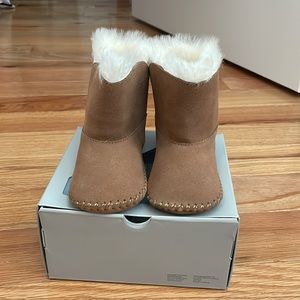 NWT Ugg Baby Caden Boots. Size 4/5